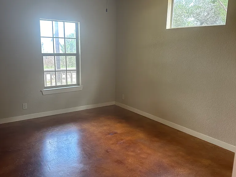 1005 Live Oak Dr — Photo 8