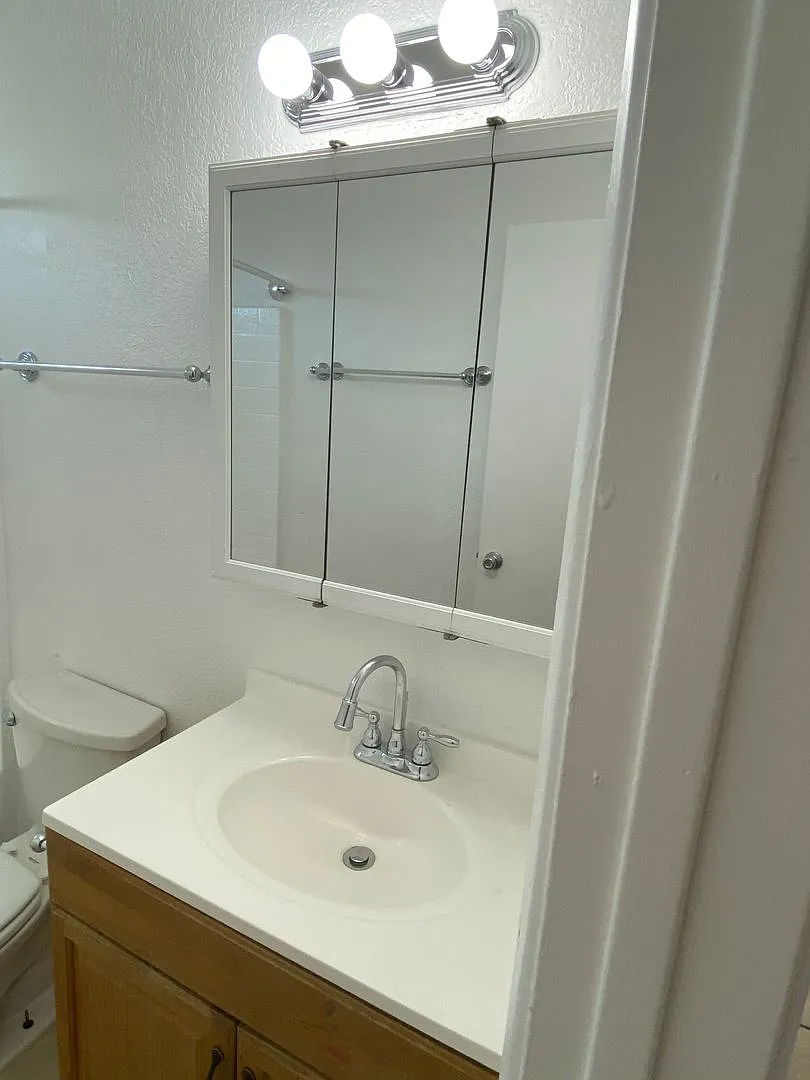 Welcome Home at Sunny 9 Apartments! Quiet living. City convenience. A place you'll love to call h... — Photo 4
