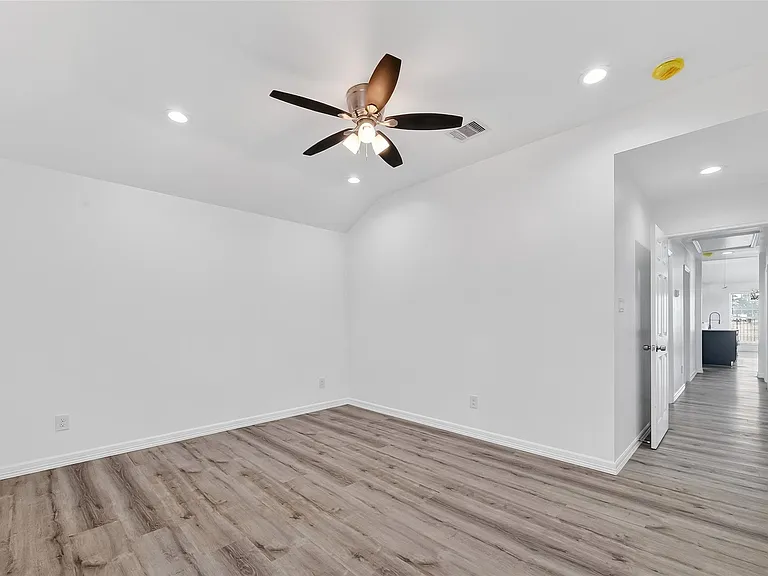 7725 Hoffman St #B — Photo 22