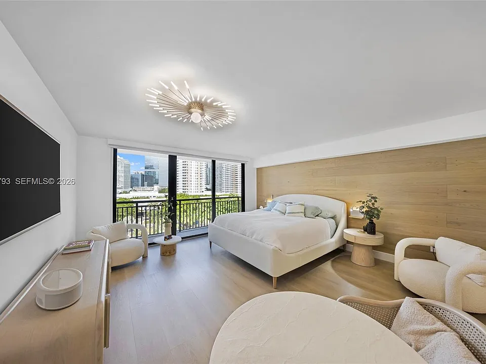 540 Brickell Key Dr #809