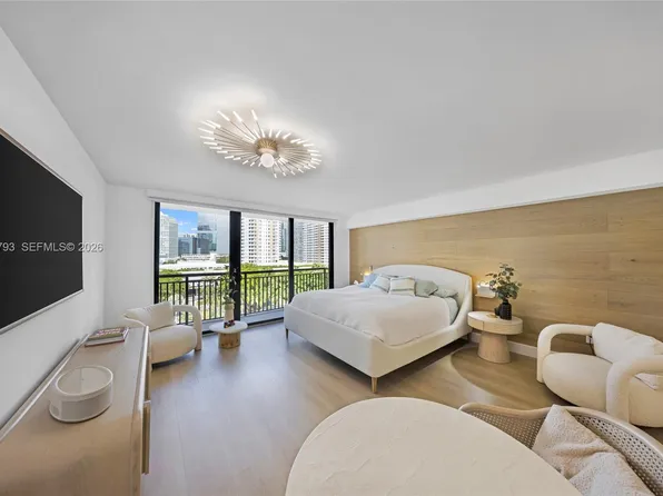 540 Brickell Key Dr APT 809, Miami, FL 33131