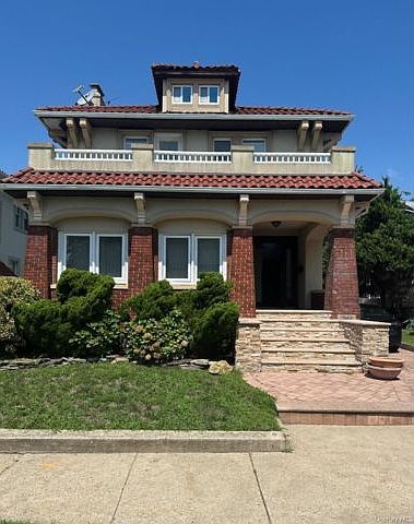 1st image of 61 Walnut St
