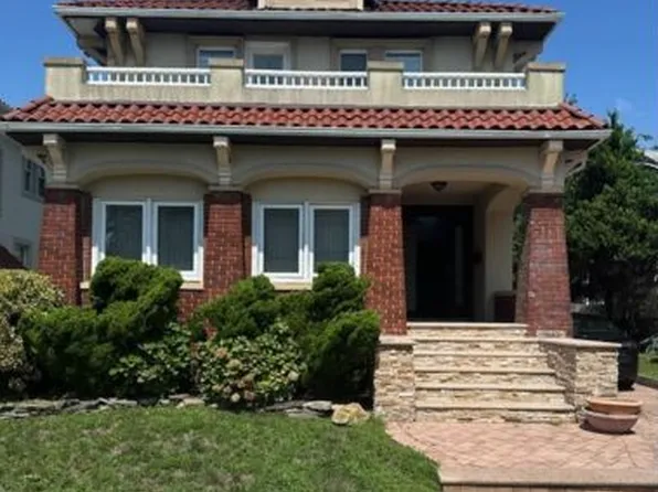 61 Walnut St, Long Beach, NY 11561
