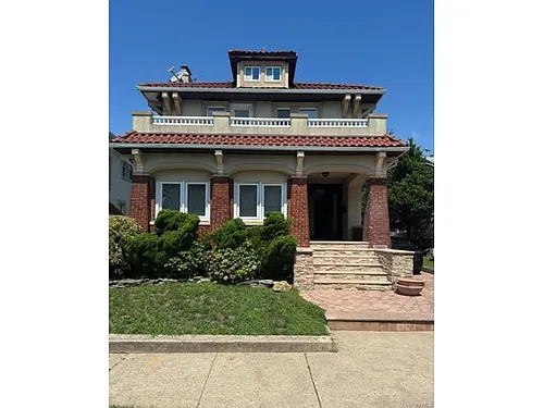 61 Walnut St #UPPER Photo 1 61 Walnut St #UPPER Photo 1