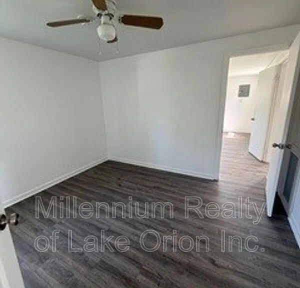 85 E Beverly Ave — Photo 11