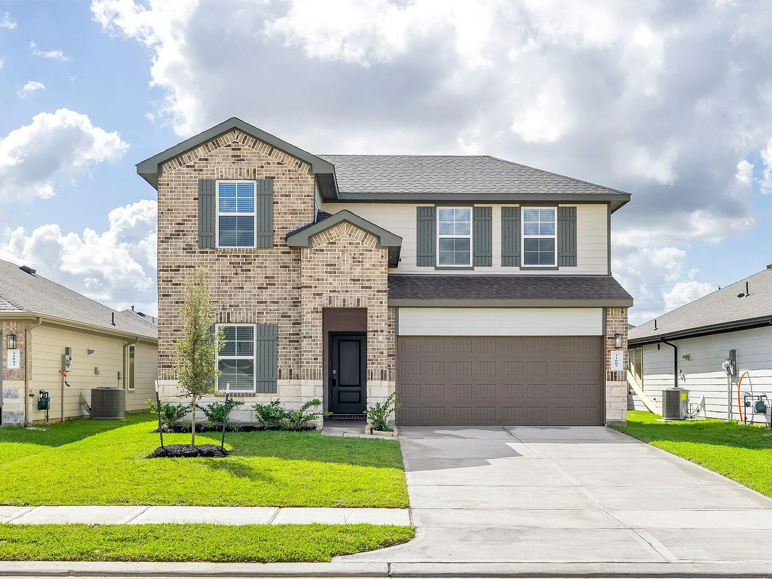 4 bed, 3.0 bath, 2257 sqft, $2,299 — Photo 1