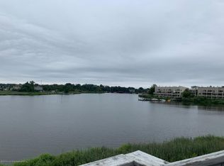 9 Bridgewaters Dr APT 19, Oceanport, NJ 07757