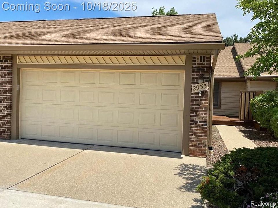 1st image of 2935 Lakewood Dr #29