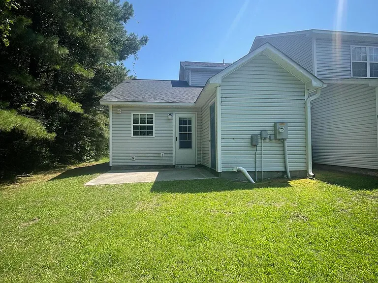 300 Pinegrove Ct — Photo 11