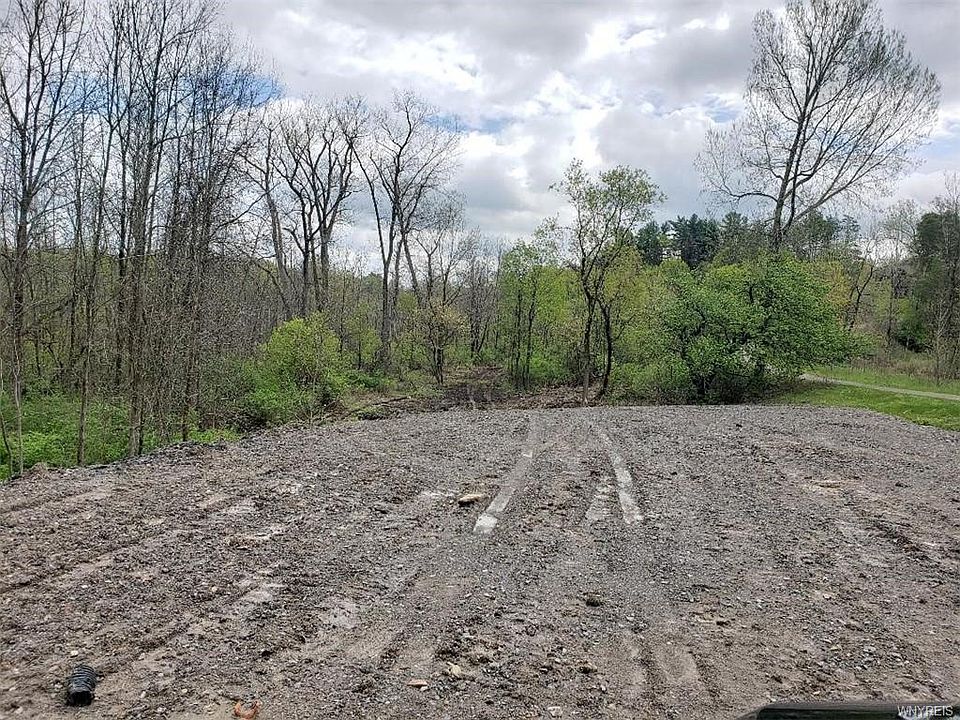 2nd image of 430 Maple Rd