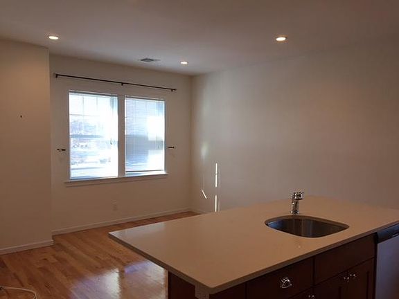 4th image of 1 Willowdale Ave #3