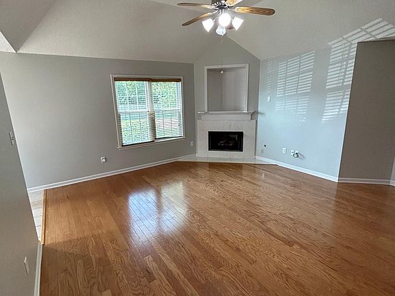 3rd image of 304 Center Springs Pl