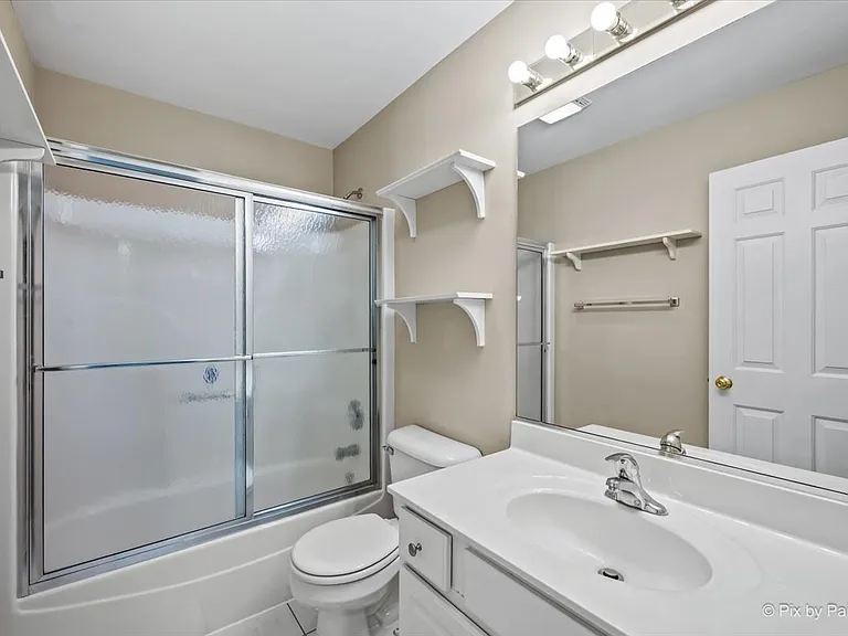 1058 E Danbury Dr — Photo 27