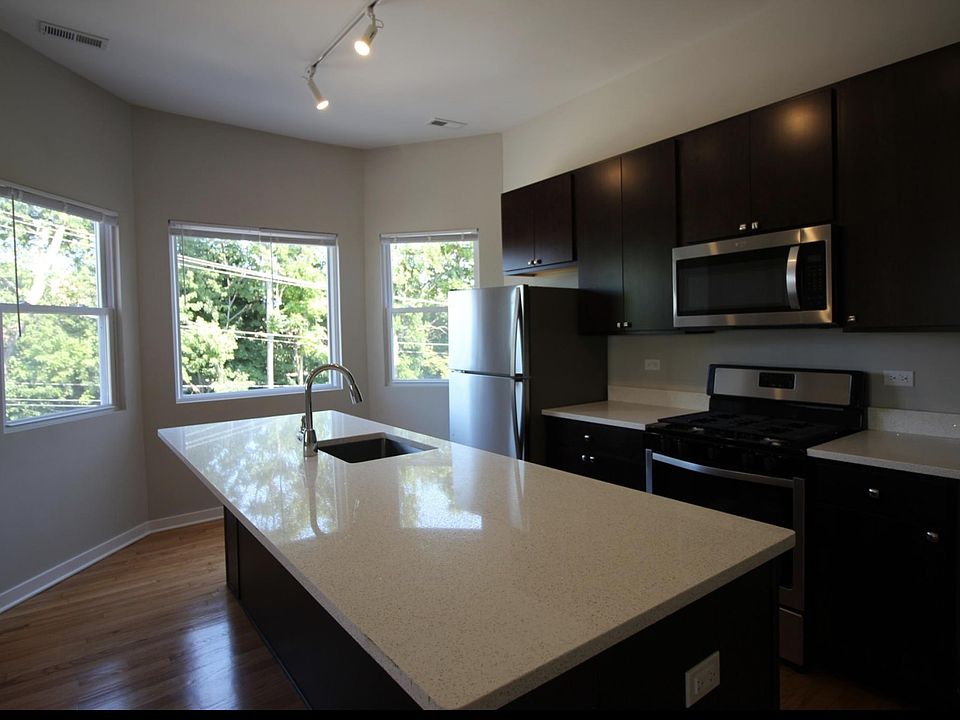 Modern, Bright Kitchen