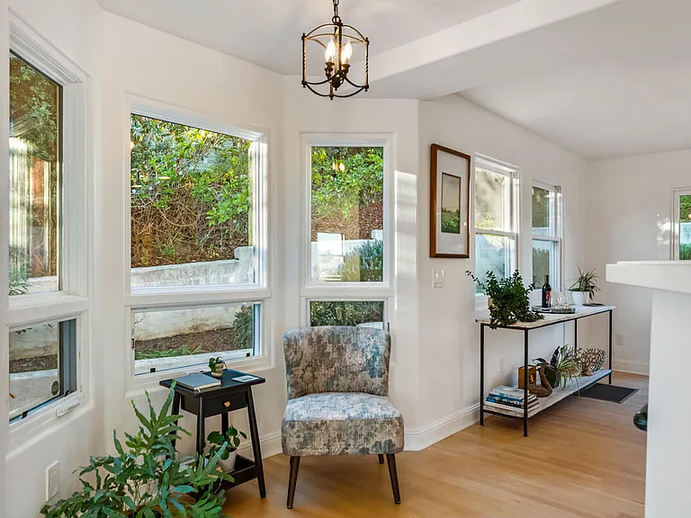 2570 Lillie Ave — Photo 12