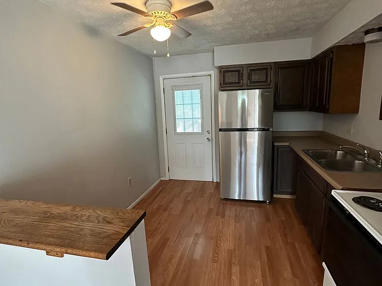 1274 Green Valley Dr — Photo 3