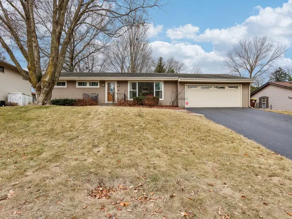 2208 Delcy Dr, Rockford, IL 61107