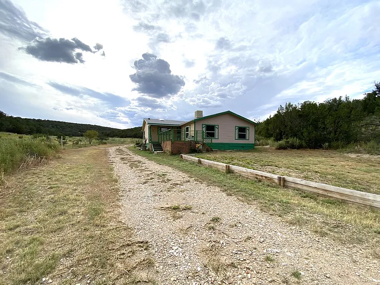 27 Hillcrest Rd — Photo 2