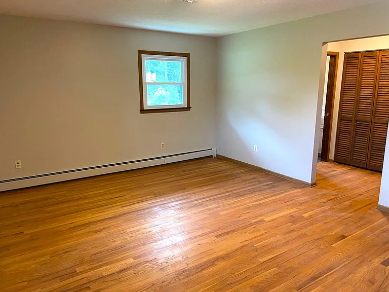 890 Damon Dr — Photo 12