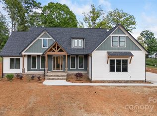 135 Westview Dr, Hendersonville, NC 28791