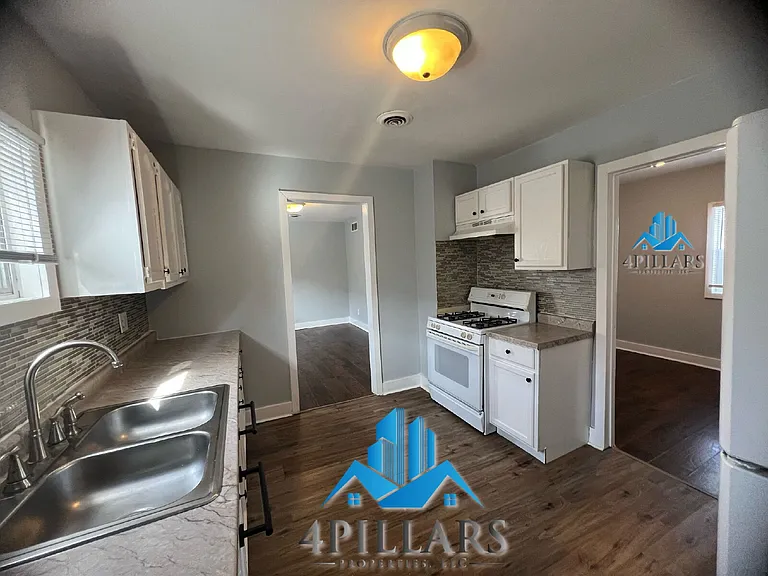 1120 W 150th St #2R — Photo 8