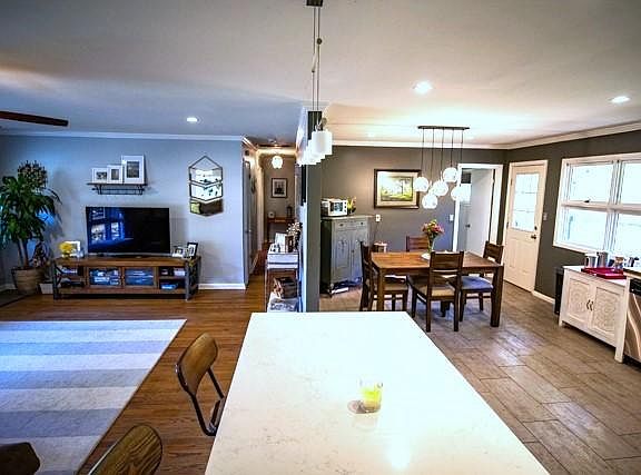 5th image of 7545 N Chester Ave