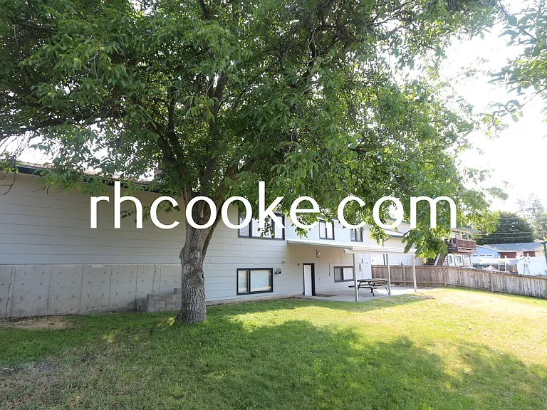 5711 N Greenwood Blvd — Photo 12