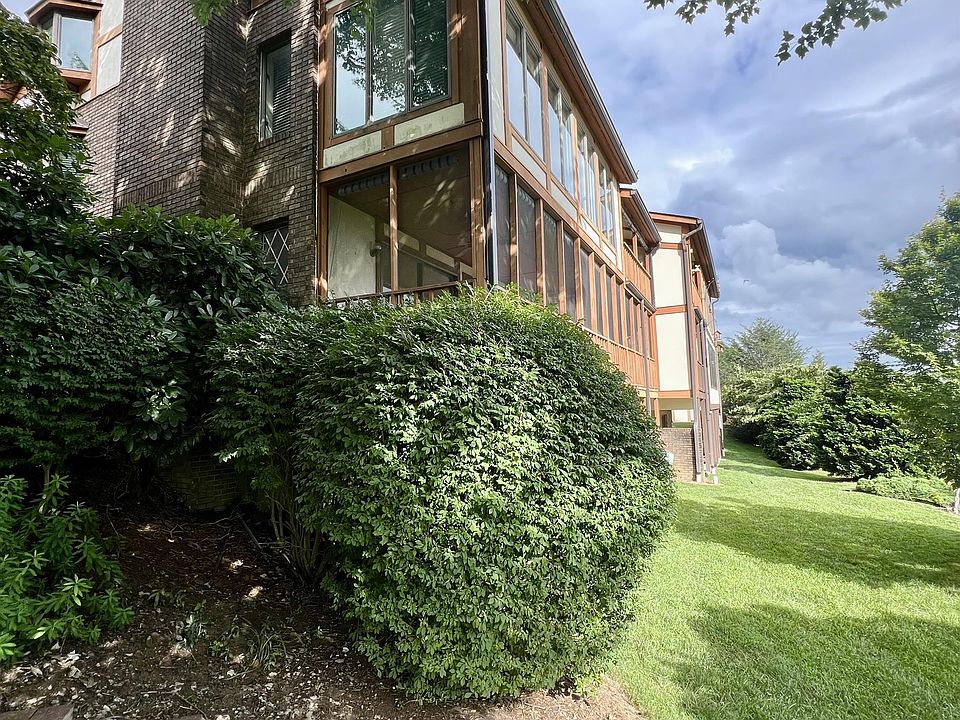 1402 Fleetwood Plaza w/ Sunset Mountain Views