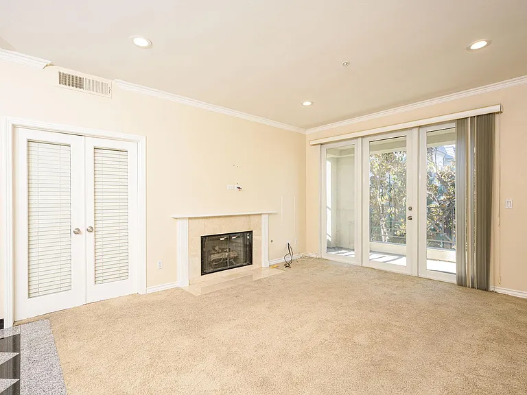 2233 Martin #307 — Photo 13