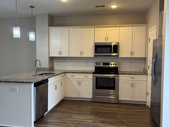 5th image of 244 Mansfield Dr