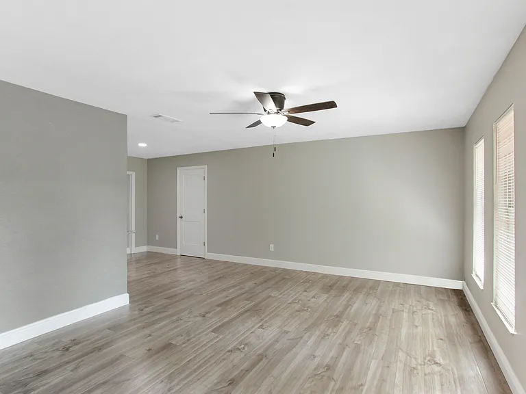 1022 Norwood Dr — Photo 3