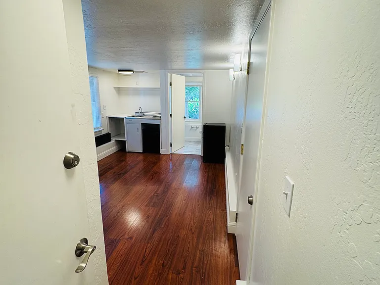 754 Slater St #B — Photo 2