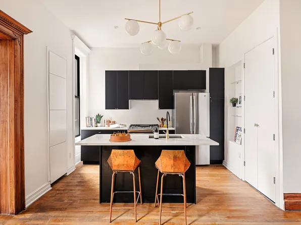 887 Lincoln Place image 3 of 12