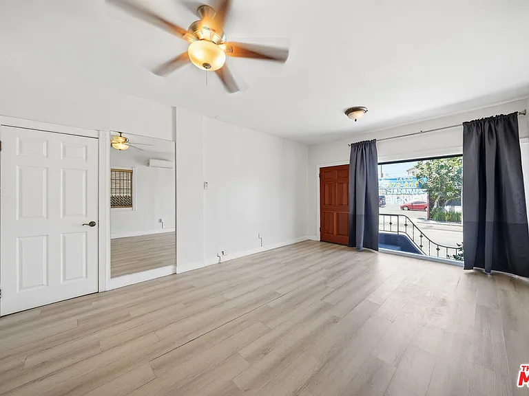 5754 Melrose Ave — Photo 6