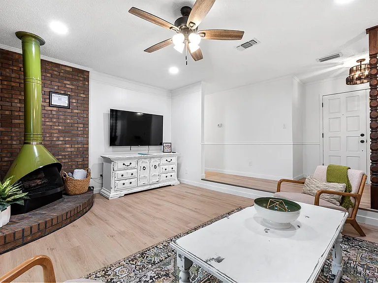 1726 Greenwood Cir — Photo 15