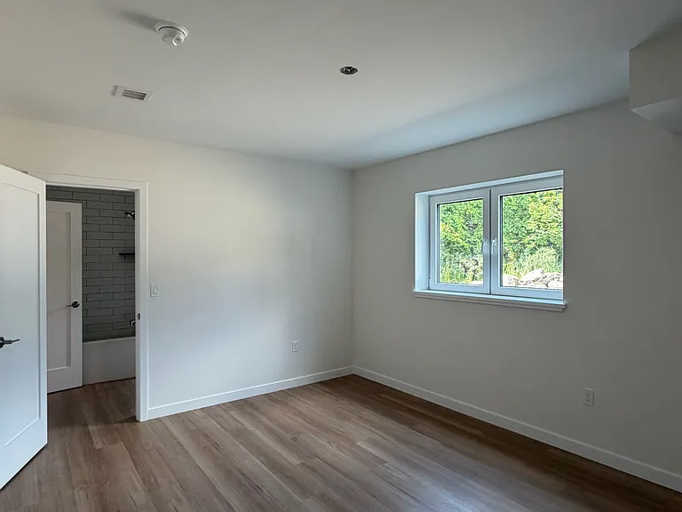Bedroom #3 - Jack & Jill bathroom. Large walk-in closet.