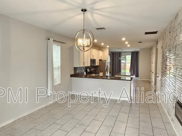 202 Aberdeen St, Davenport, FL 33896