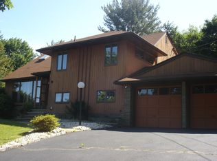 10 Orchard Ln, Livingston, NJ 07039