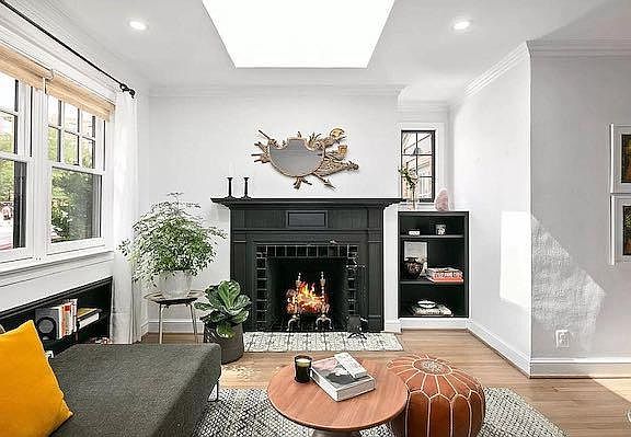 3rd image of 1509 N Scott St APT B