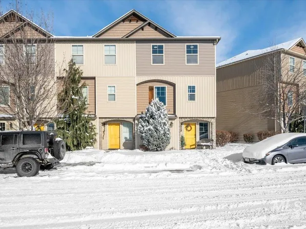 8829 W Pine Valley Ln, Boise, ID 83709