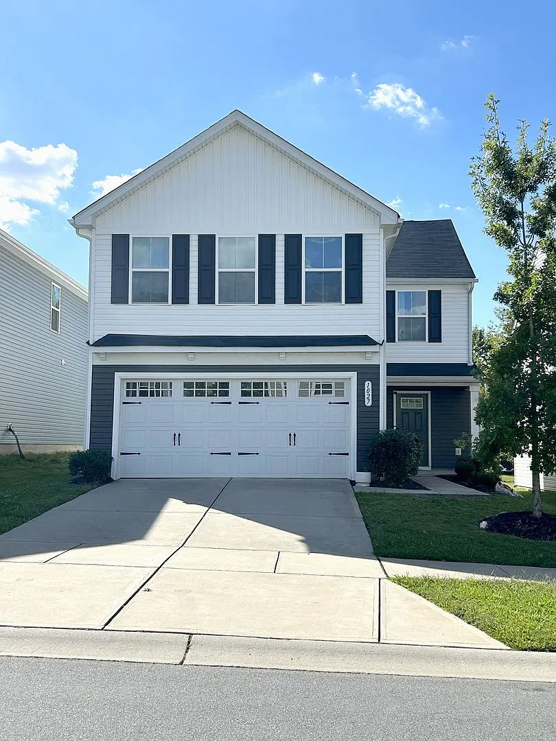 4 bed, 2.5 bath spacious 2-story home - Oversized bedrooms, washer/dryer included — Photo 1