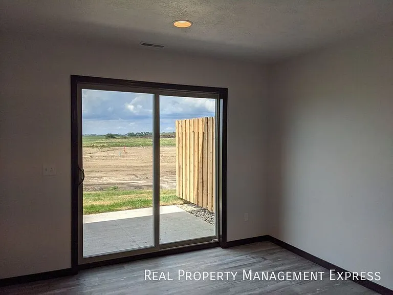 2218 S Ronsiek Ave — Photo 11