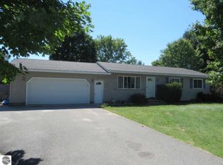 4437 Manor Wood Dr N, Traverse City, MI 49685