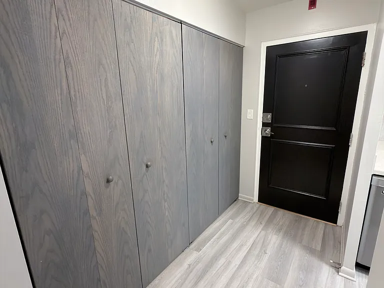 Belmont Station Apartments — Photo 12
