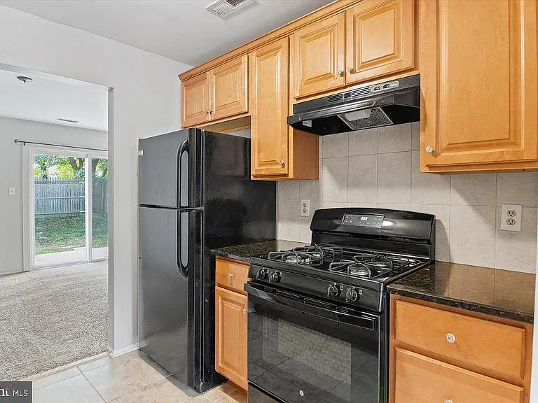 3904 Elberta Ln — Photo 9