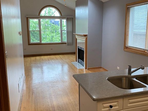 5th image of 1320 N Greenview Ave APT 3