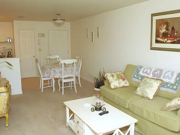Brook Pointe — Photo 5