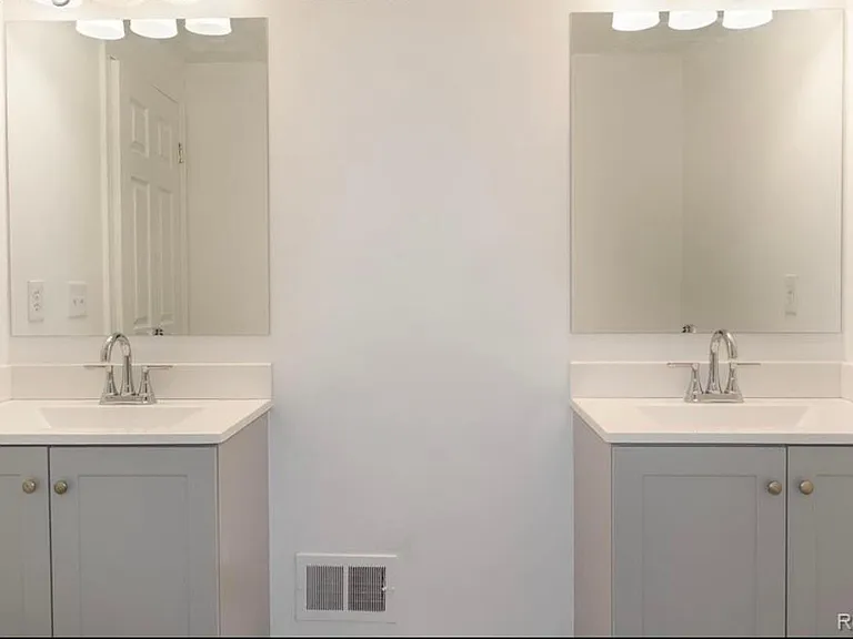 8724 Common Rd — Photo 12