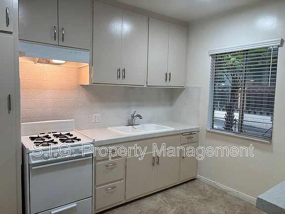 5th image of 3104 Montrose Ave #5