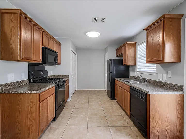1715 Lost Maples Loop — Photo 12